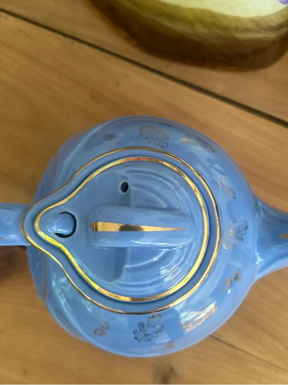 teapot vintage hall